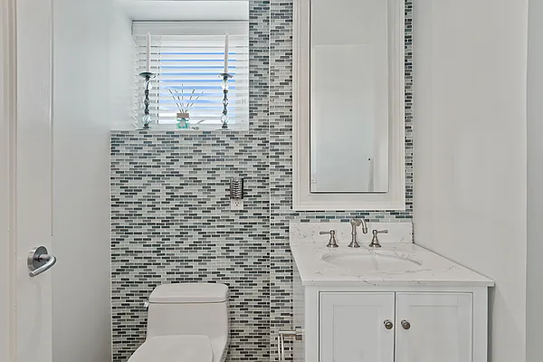 Sold by Julia B Fee Sotheby's International Realty | media 11