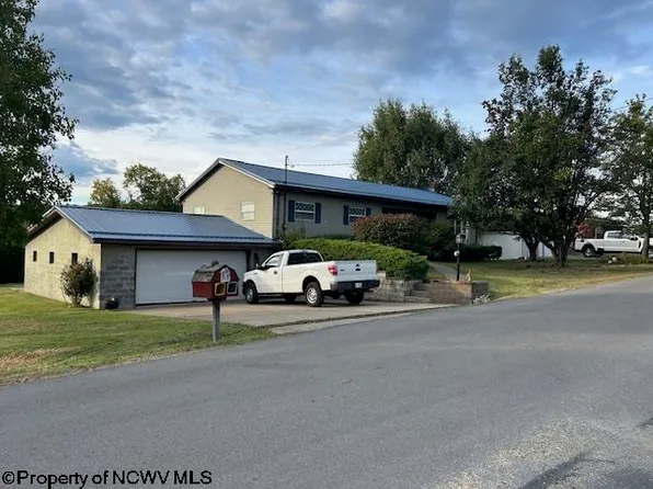 68 Crescent Ave, Buckhannon, WV 26201