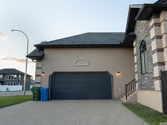 4th image of 62 Glen Howard WAY
