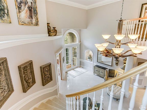 4th image of 625 Windsor Dr SE
