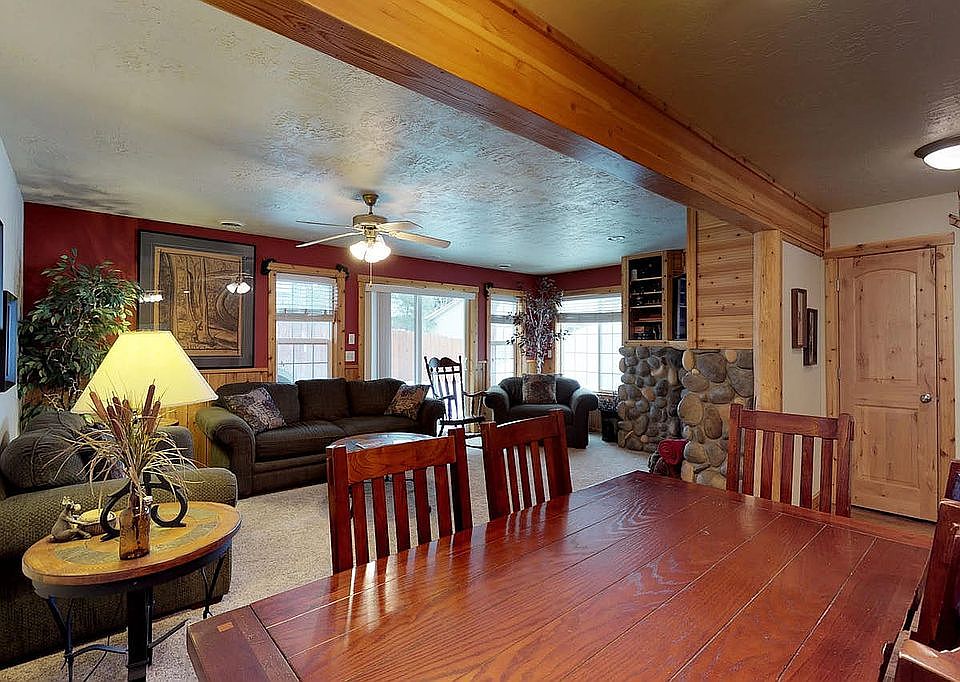 2nd image of 1644 Davis Ave #V