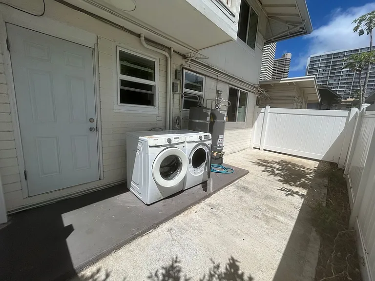 2620 Date St — Photo 3