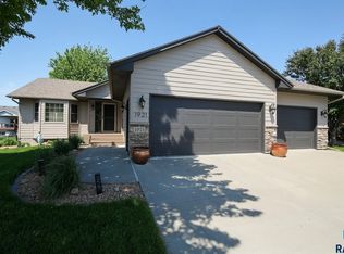 1921 S Shaw Ave, Sioux Falls, SD 57106