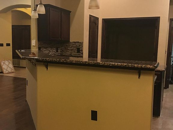 Kitchen  breakfast bar