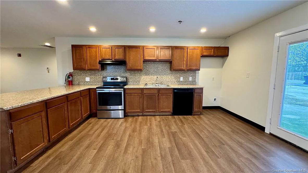 4 bed, 1642 sqft, $1,350 — Photo 2