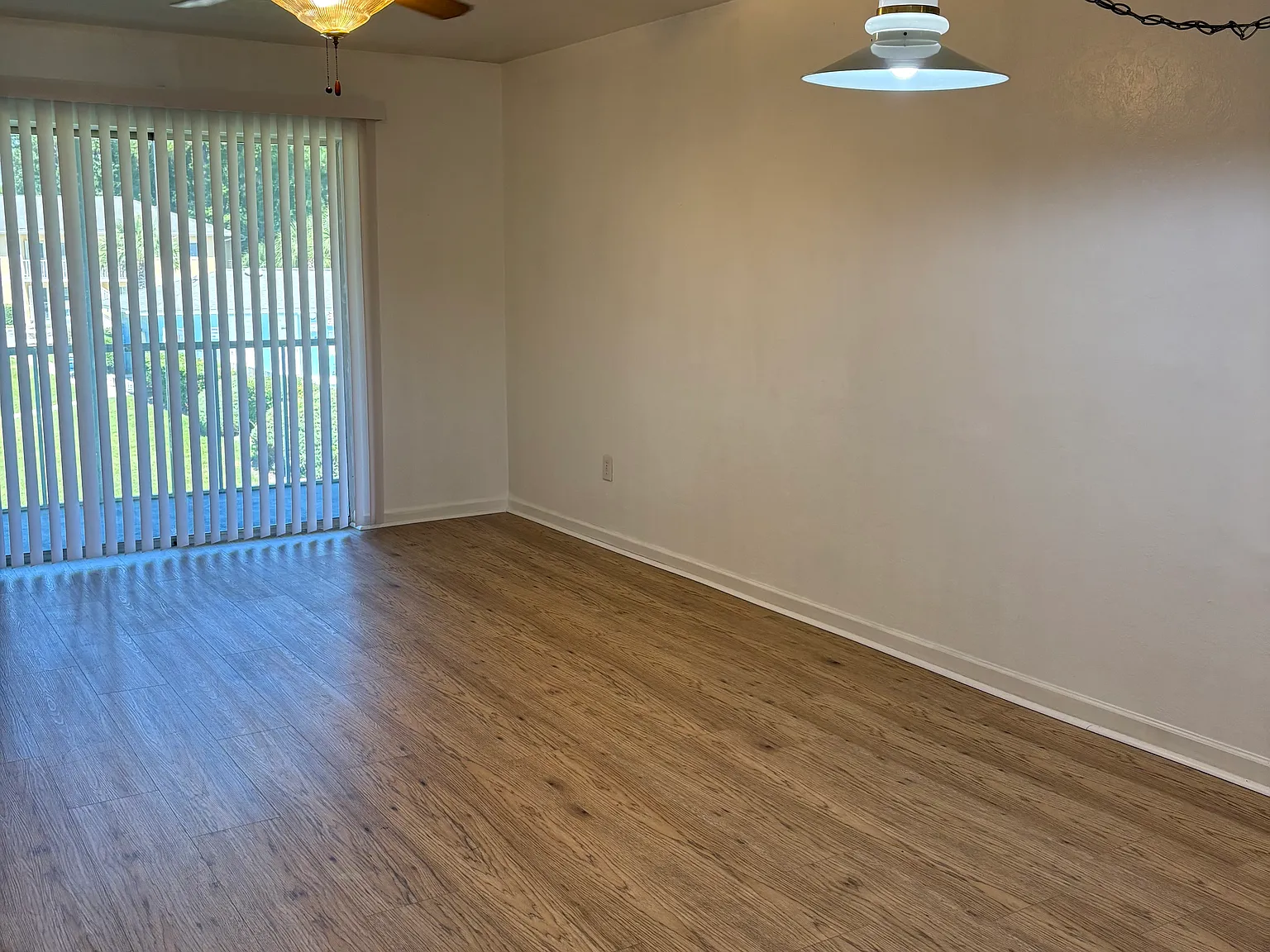 2 bed, 952 sqft, $1,350 — Photo 2