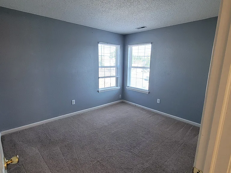 542 Sun Ridge Blvd — Photo 9