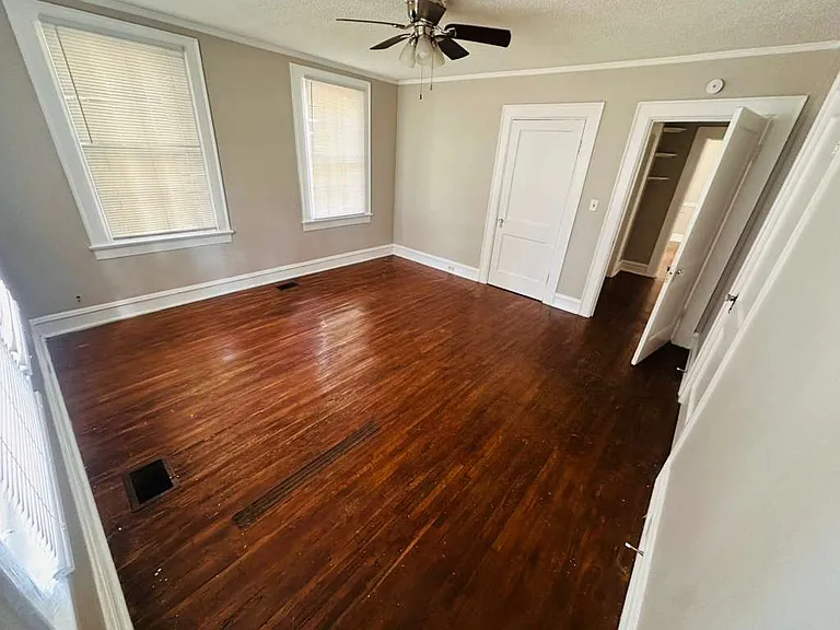 2331 Glendale Ave — Photo 16