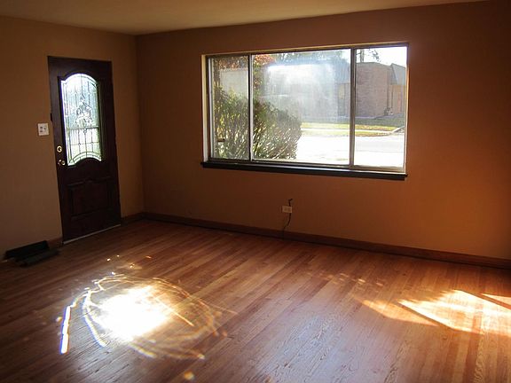 2nd image of 445 Prairie Ave #F
