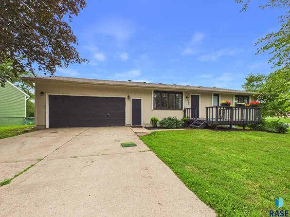 301 S 3rd Ave, Brandon, SD 57005