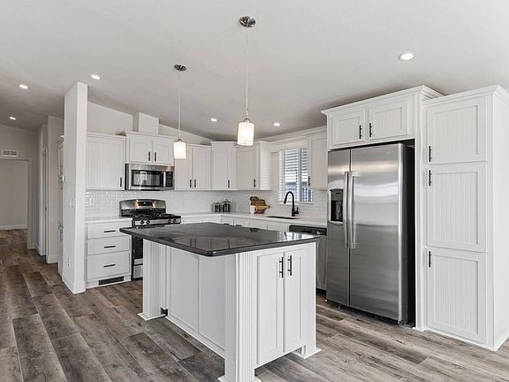 4th image of 20652 Lassen St #63