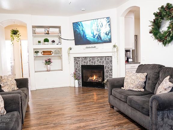 2nd image of 2542 Colony Dr