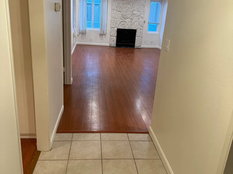 1262 S Barrington Ave #203 — Photo 9