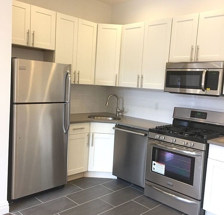 1st image of 423 W 125th St APT 15