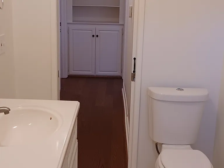 214 E Stocker St — Photo 21