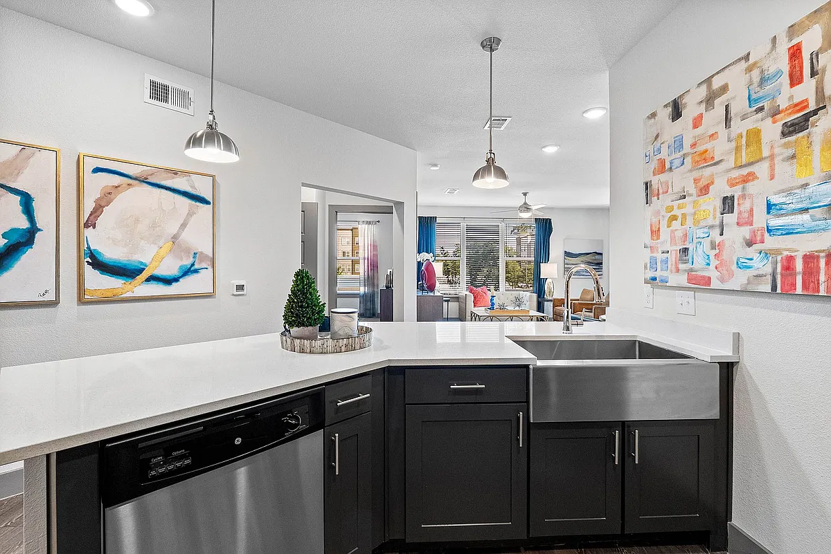 Building Photo - Enclave at Woodland Lakes