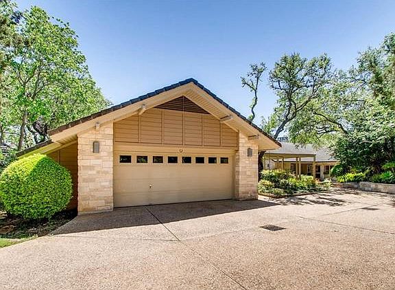 2nd image of 410 New Lido Dr