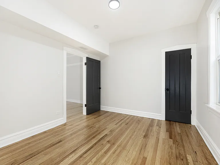 4819 W Barry Ave #2 — Photo 8