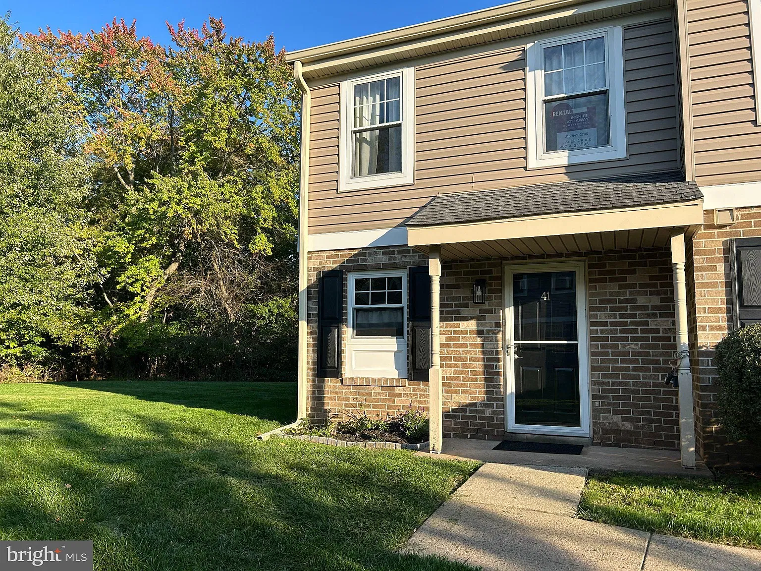 2 bed, 1.5 bath, 1206 sqft, $2,300 — Photo 2