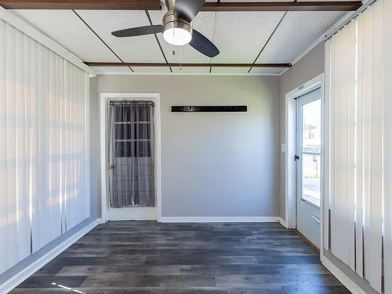 3 Leick Ave — Photo 15