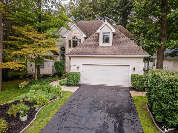 3530 Deepwood Dr, Lambertville, MI 48144