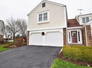 222 Benham Ct, Saint Charles, IL 60174