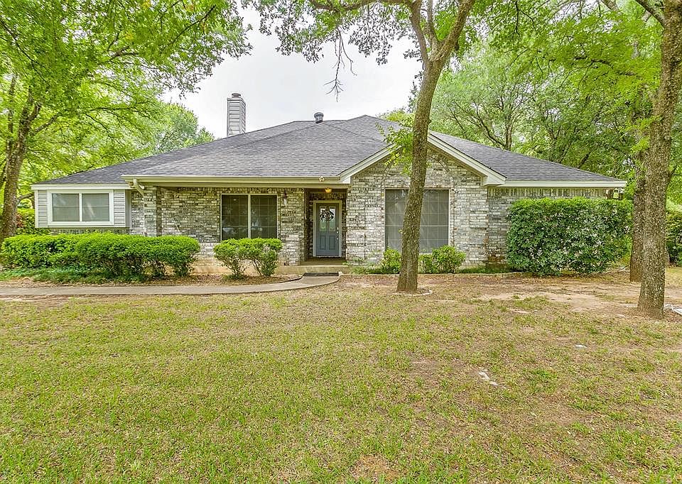 1st image of 4102 Country Ln