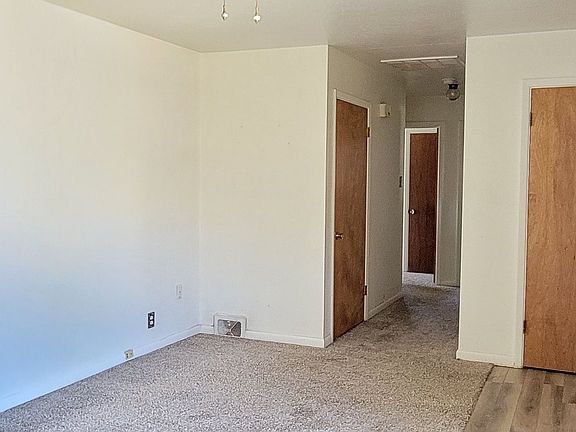 4th image of 817 W Yucca Ave