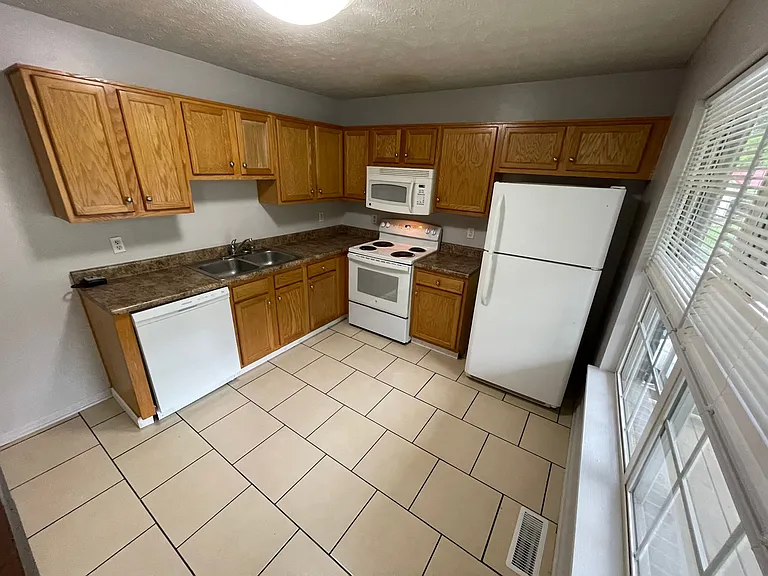 190 Benson Pike Duplex — Photo 7
