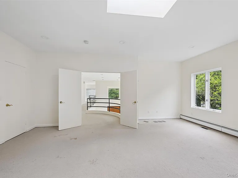 67 Parkway Dr — Photo 31