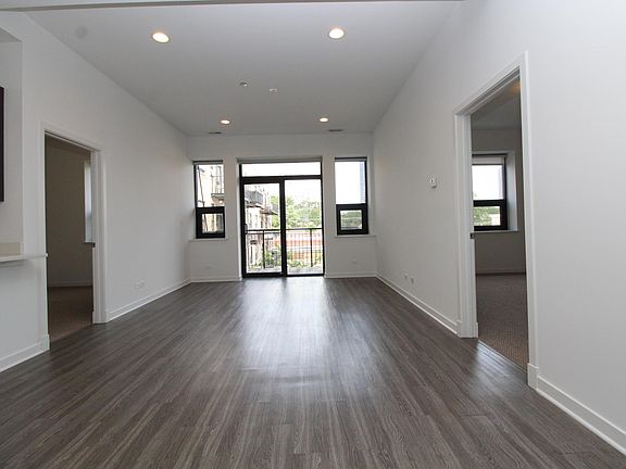 4th image of 5427 N Broadway #3A