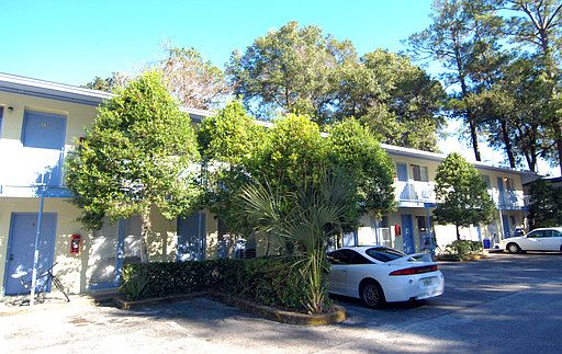 4th image of 1600 NW 4th Ave APT 06