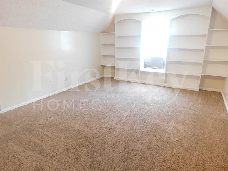 2428 Green Glen Dr — Photo 12