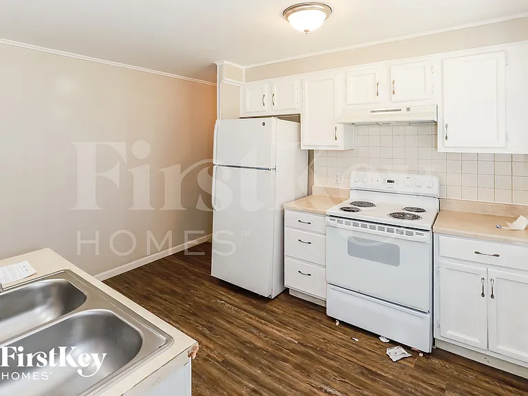 1103 NE Cowden Dr — Photo 4