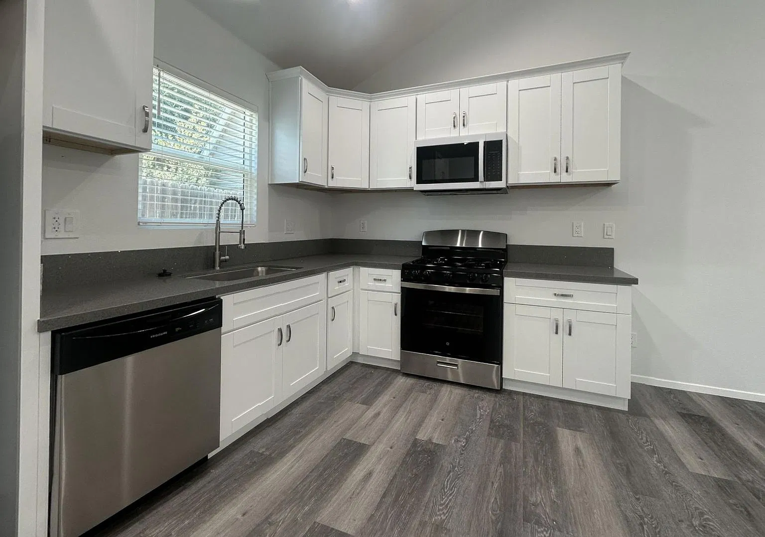 1005 E. Colton Ave. — Photo 1