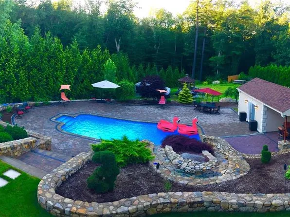 175 Hope Furnace Rd, Scituate, RI 02831