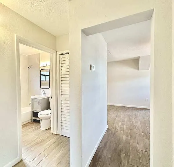 2928 W Elrod Ave — Photo 29