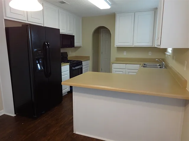 3 bed, 2.5 bath, 1834 sqft, $2,060 — Photo 3