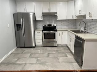 18619 Collins St APT F8, Tarzana, CA 91356