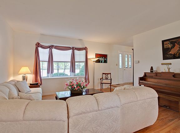 5th image of 1123 Babcock Ct