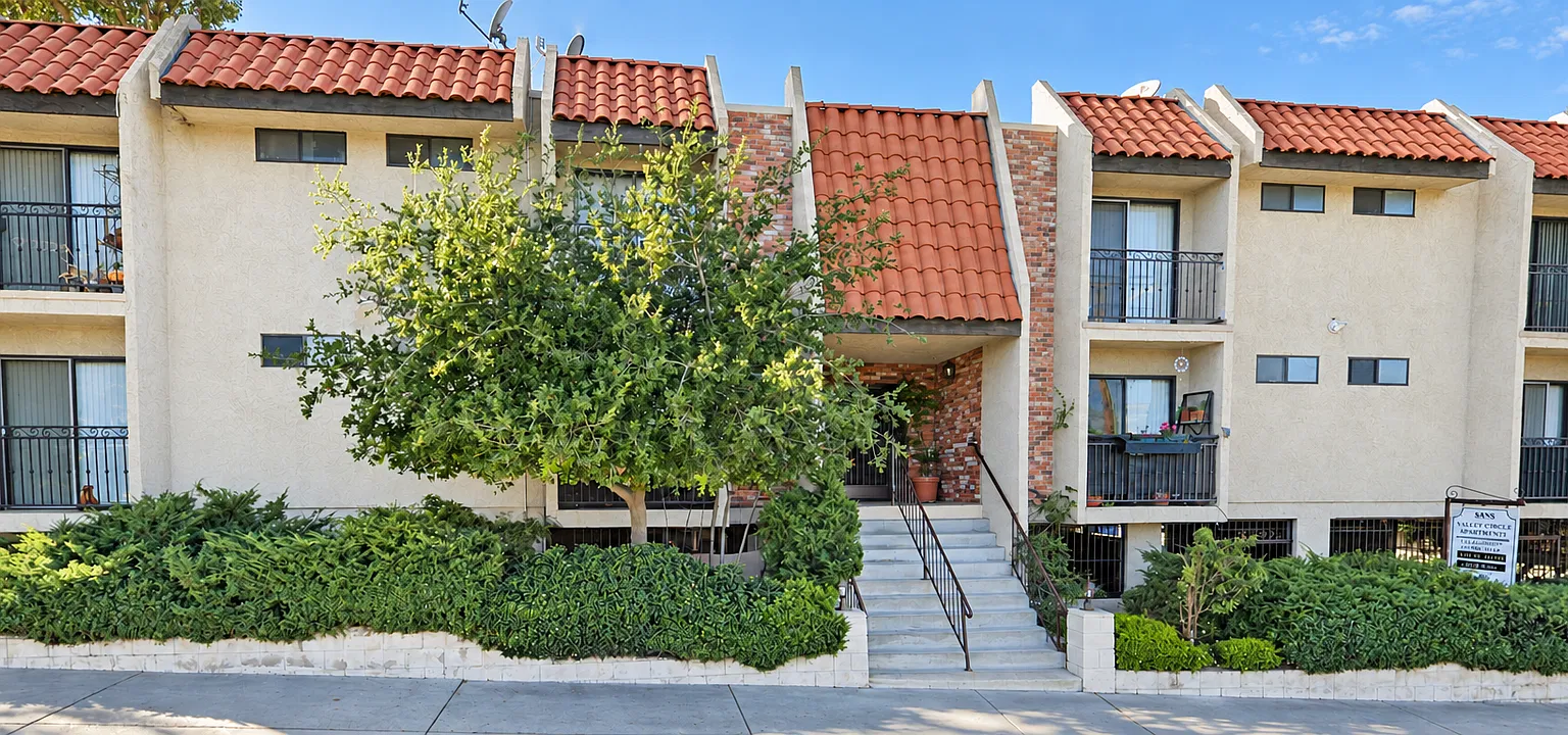 Valley Circle — Photo 1