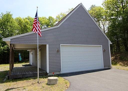 4th image of 10 Sherwood Ln