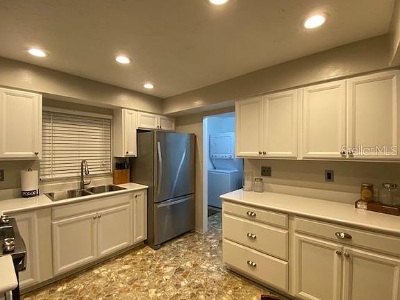 4th image of 171 Lakeview Dr
