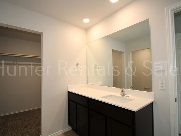 7007 Gilbert Dr — Photo 14