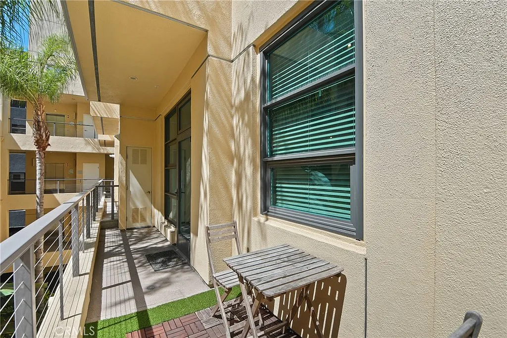 2 bed, 1100 sqft, $3,300 — Photo 4