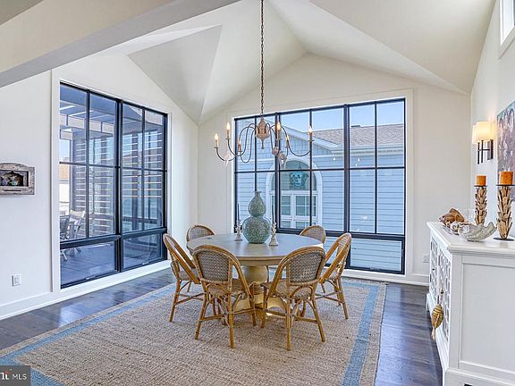 3rd image of 16 Chicago St