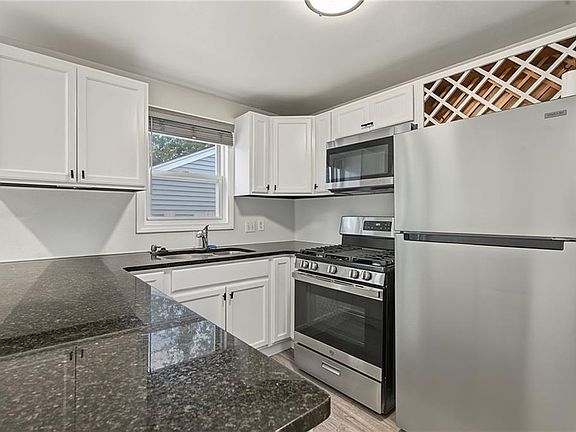 4th image of 15 Don Ct