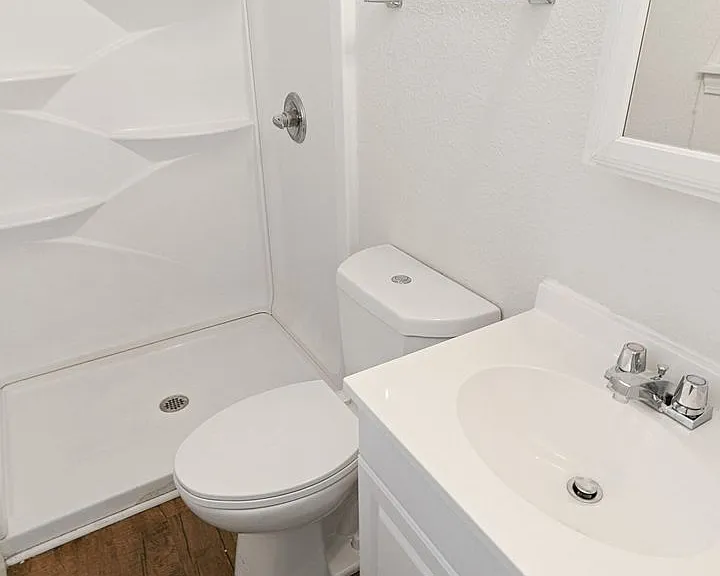 Green Door Apartments — Photo 156