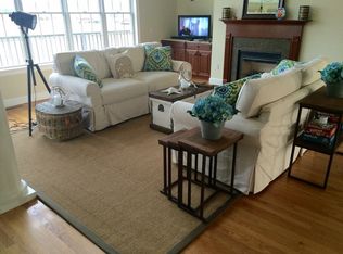 3 Pondview Ln, Southwick, MA 01077