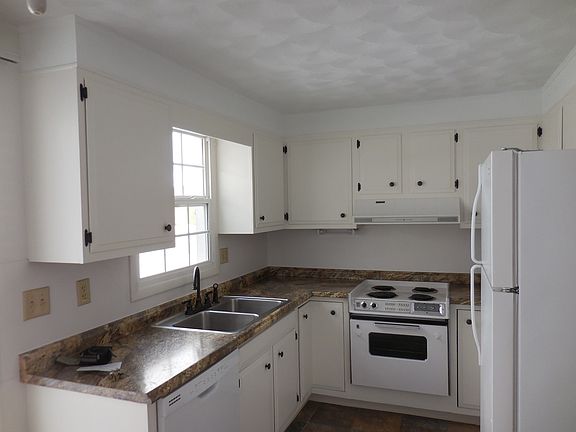 2nd image of 404 Maple St APT 4